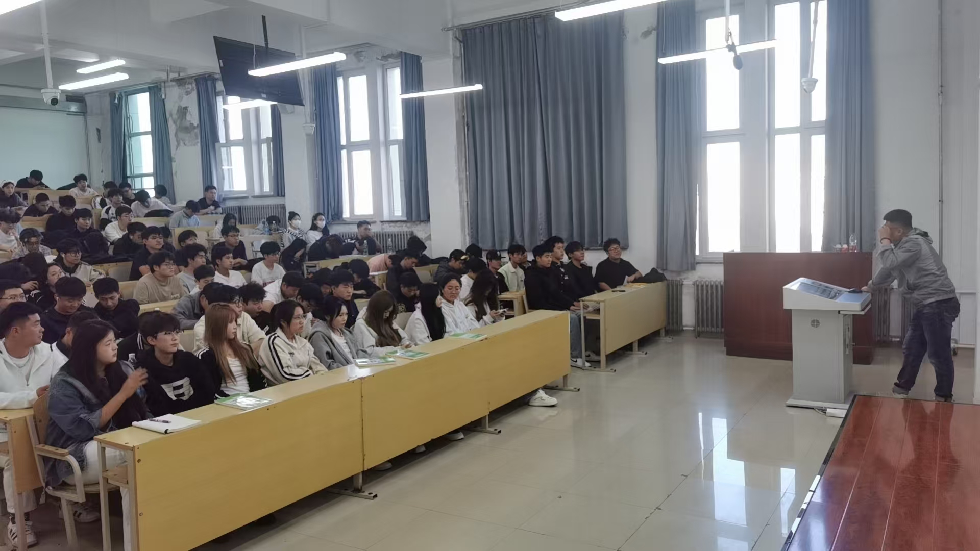 1758173162405034738.jpg 8a890572248ba1fb6202c56749b3d859.jpg